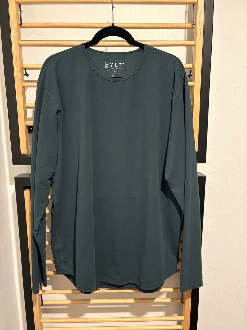 LOT OF 3 - BYLT Basics Men's Crew Neck T-Shirt - Picture 2 of 3